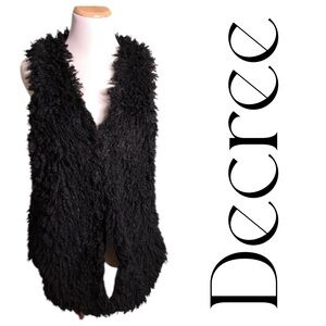 M fuzzy black Decree vest